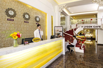Saga Hotel Хошимин Екстериор снимка